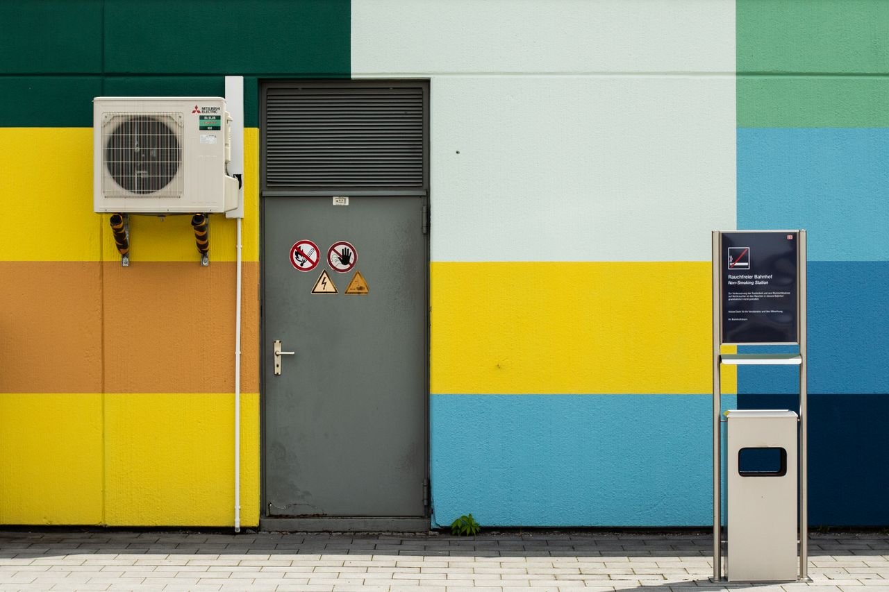 Vibrant facade with air conditioning and smoking ban sign in Wangen im Allgäu.